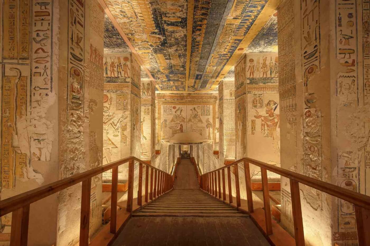 Tumba con jeroglíficos en el Valle de los Reyes, Luxor, Egipto